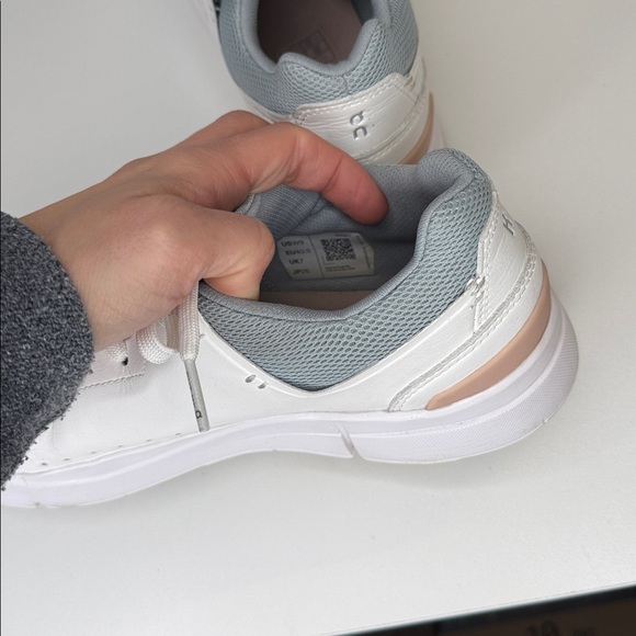 On Womens The Roger Advantage Shoes White and Rosehip size 9 - Picture 11 of 12